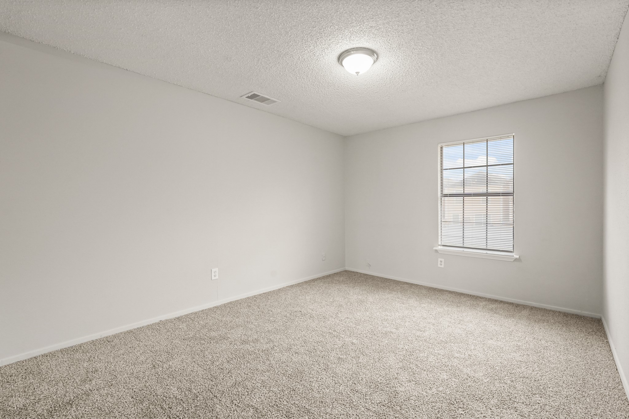 10328 Cook Road Houston, TX 77099 - Photo 10 of 16 an empty room with a window