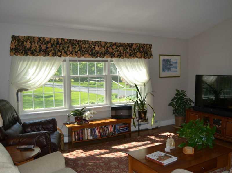 893 Ridge Road Bowdoinham, ME 04008 - Photo 10 of 34 Living Room.