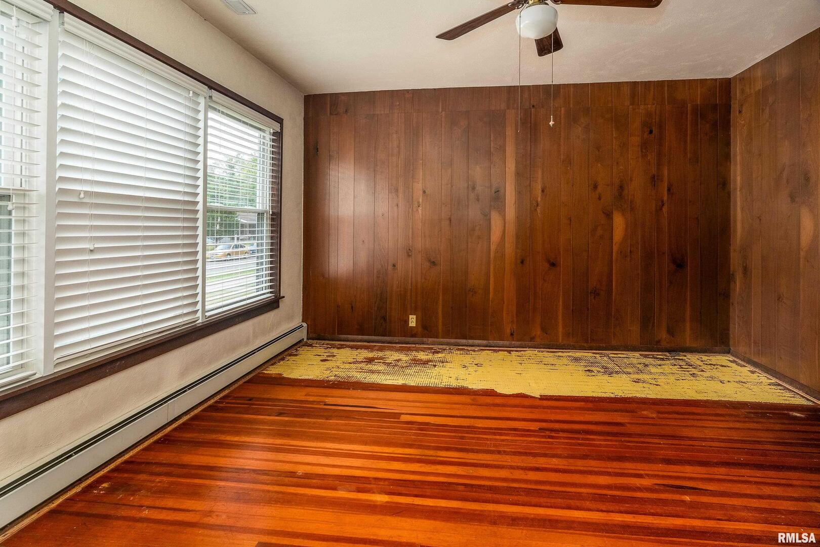 2120 Logan Street Murphysboro, IL 62966 - Photo 15 of 30 an empty room with wooden floor and windows