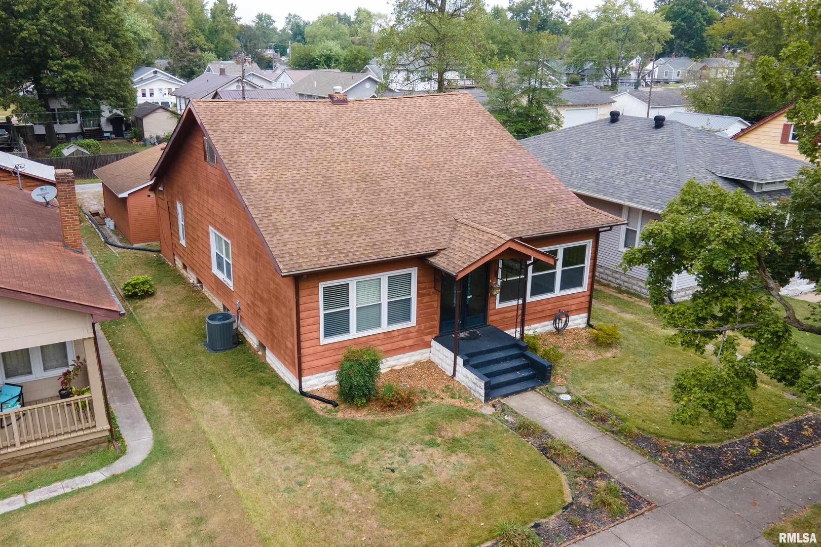 2120 Logan Street Murphysboro, IL 62966 - Photo 25 of 30 an aerial view of a house