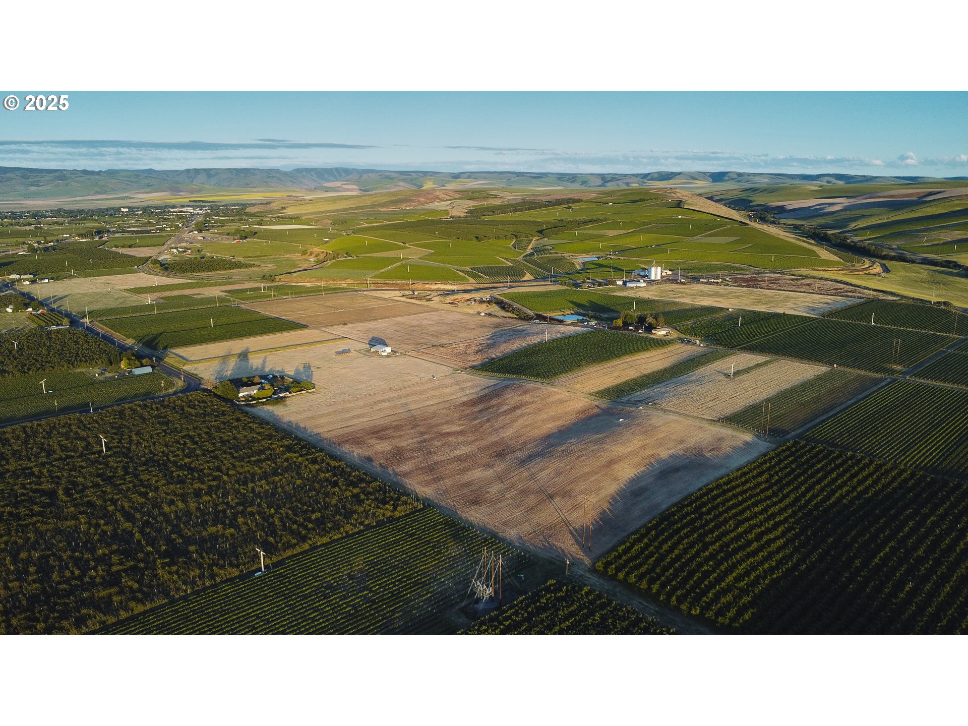 0 Edwards Road Milton Freewater, OR 97862 - Photo 2 of 7 a view of an ocean and beach