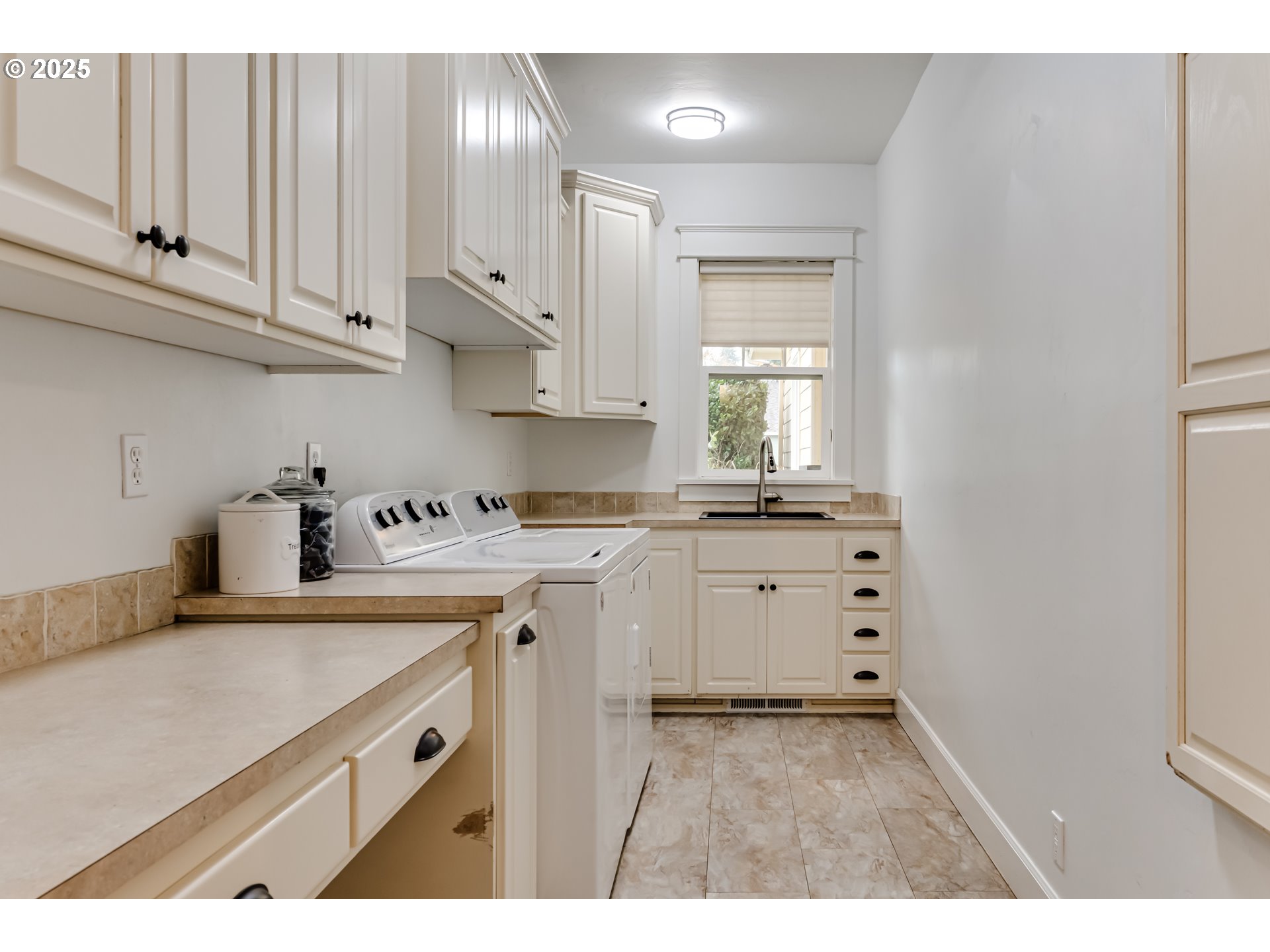 729 Aspen Street Springfield, OR 97477 - Photo 16 of 39 a kitchen with granite countertop white cabinets and stainless steel appliances