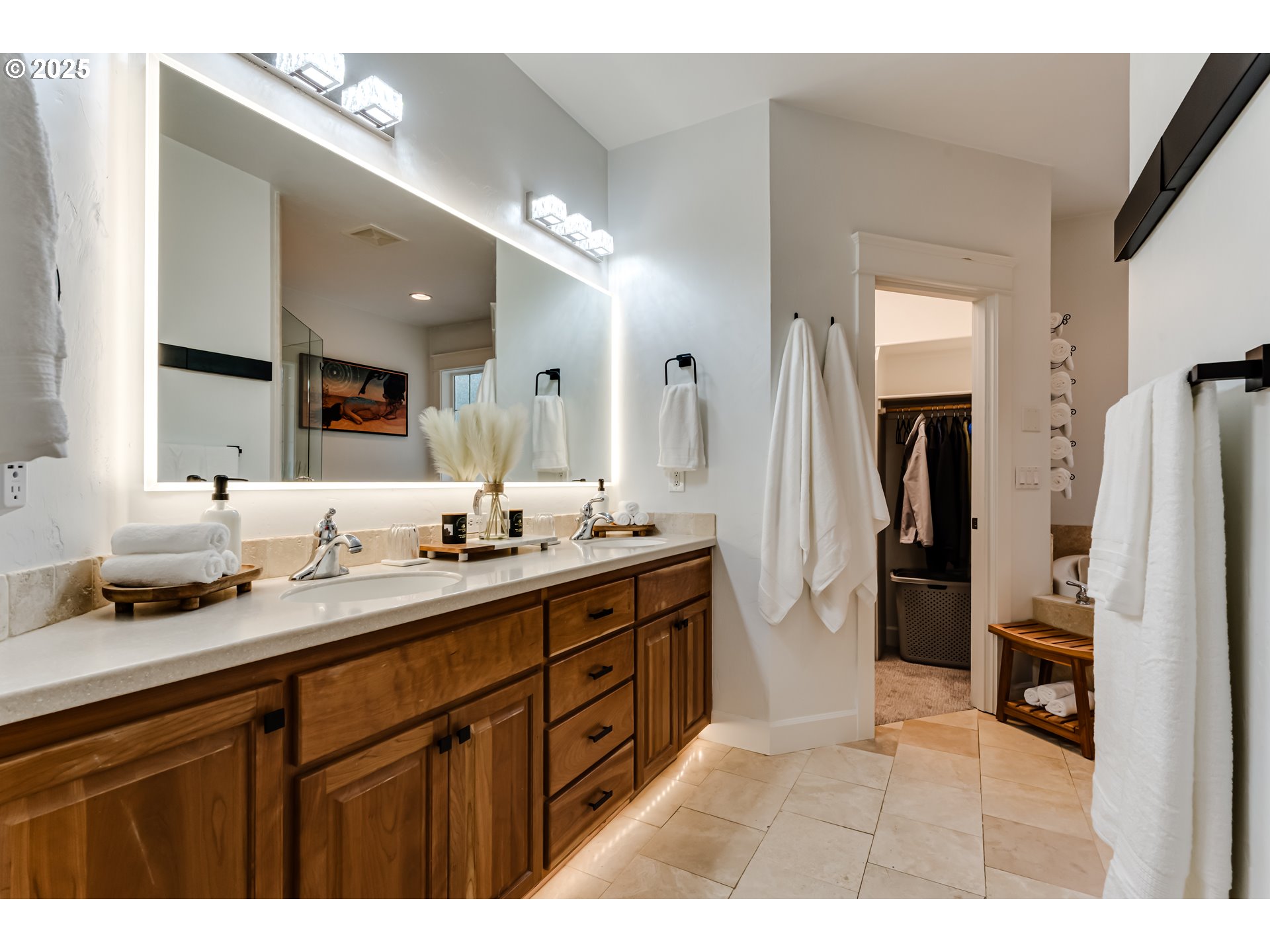 729 Aspen Street Springfield, OR 97477 - Photo 21 of 39 a bathroom with a sink double vanity and a mirror