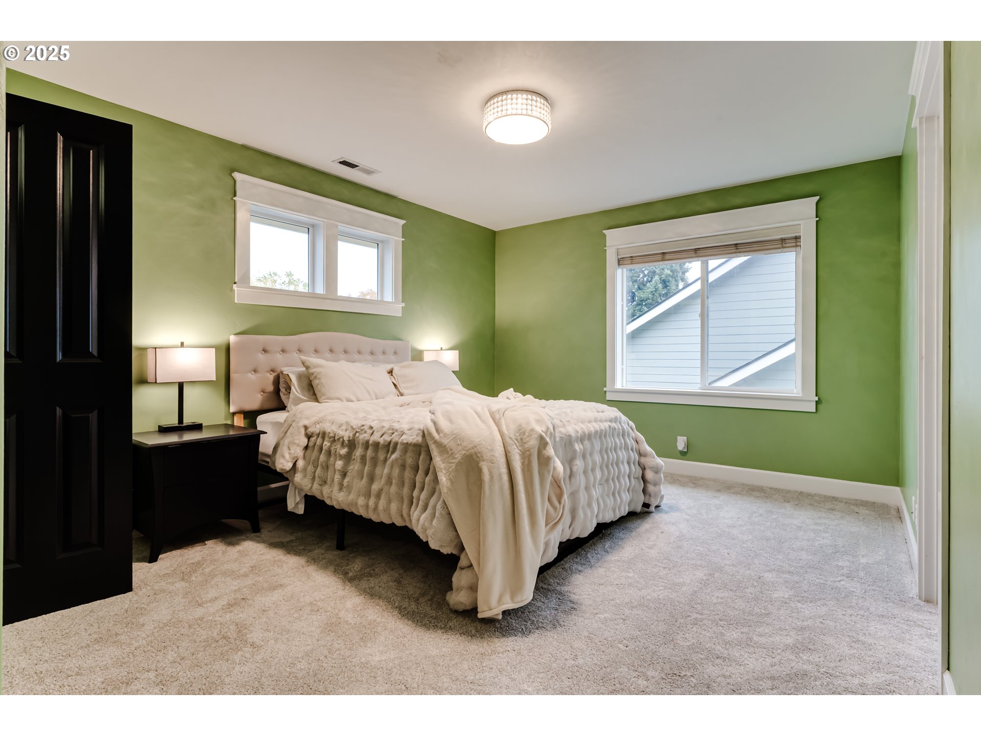 729 Aspen Street Springfield, OR 97477 - Photo 25 of 39 a bedroom with a bed and a window