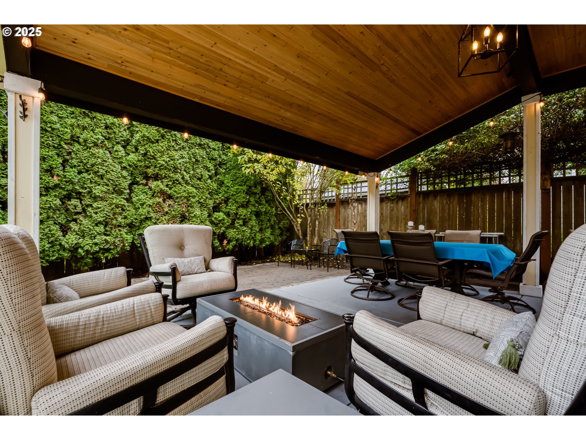 729 Aspen Street Springfield, OR 97477 - Photo 33 of 39 a outdoor living space with furniture and garden view