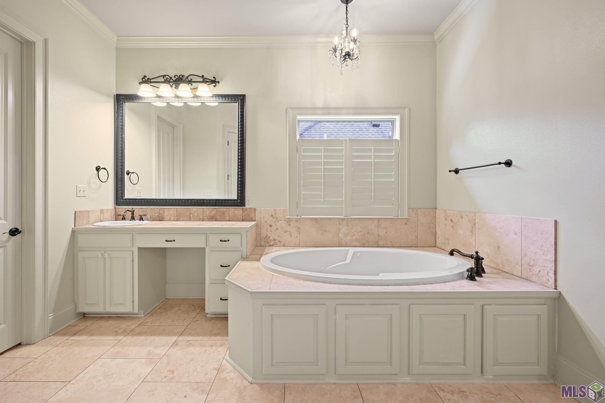 19427 Point O' Woods Court Baton Rouge, LA 70809 - Photo 17 of 50 Primary Bath