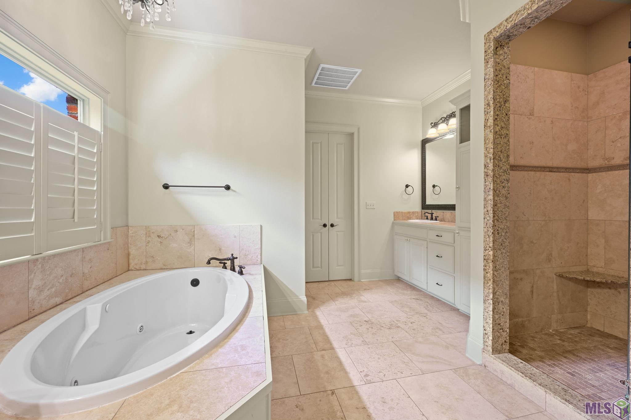 19427 Point O' Woods Court Baton Rouge, LA 70809 - Photo 18 of 50 Primary Bath