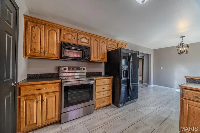 $450,000 | 21504 North Horizonway Street, St. Robert, MO 65584