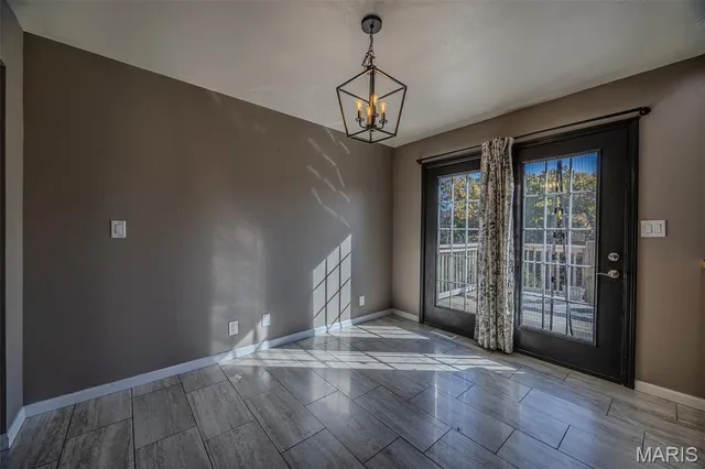 $450,000 | 21504 North Horizonway Street, St. Robert, MO 65584