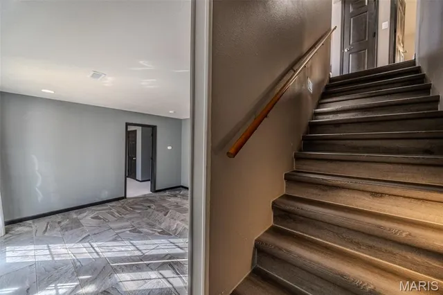 $450,000 | 21504 North Horizonway Street, St. Robert, MO 65584