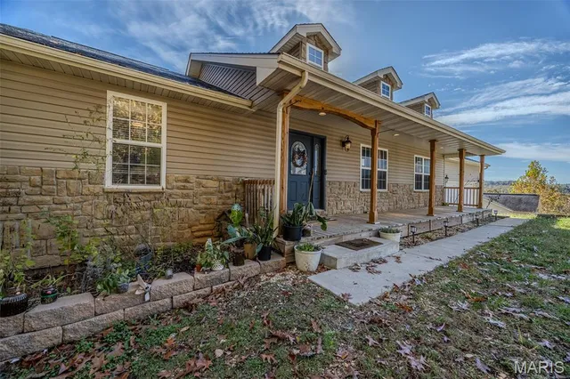 $450,000 | 21504 North Horizonway Street, St. Robert, MO 65584