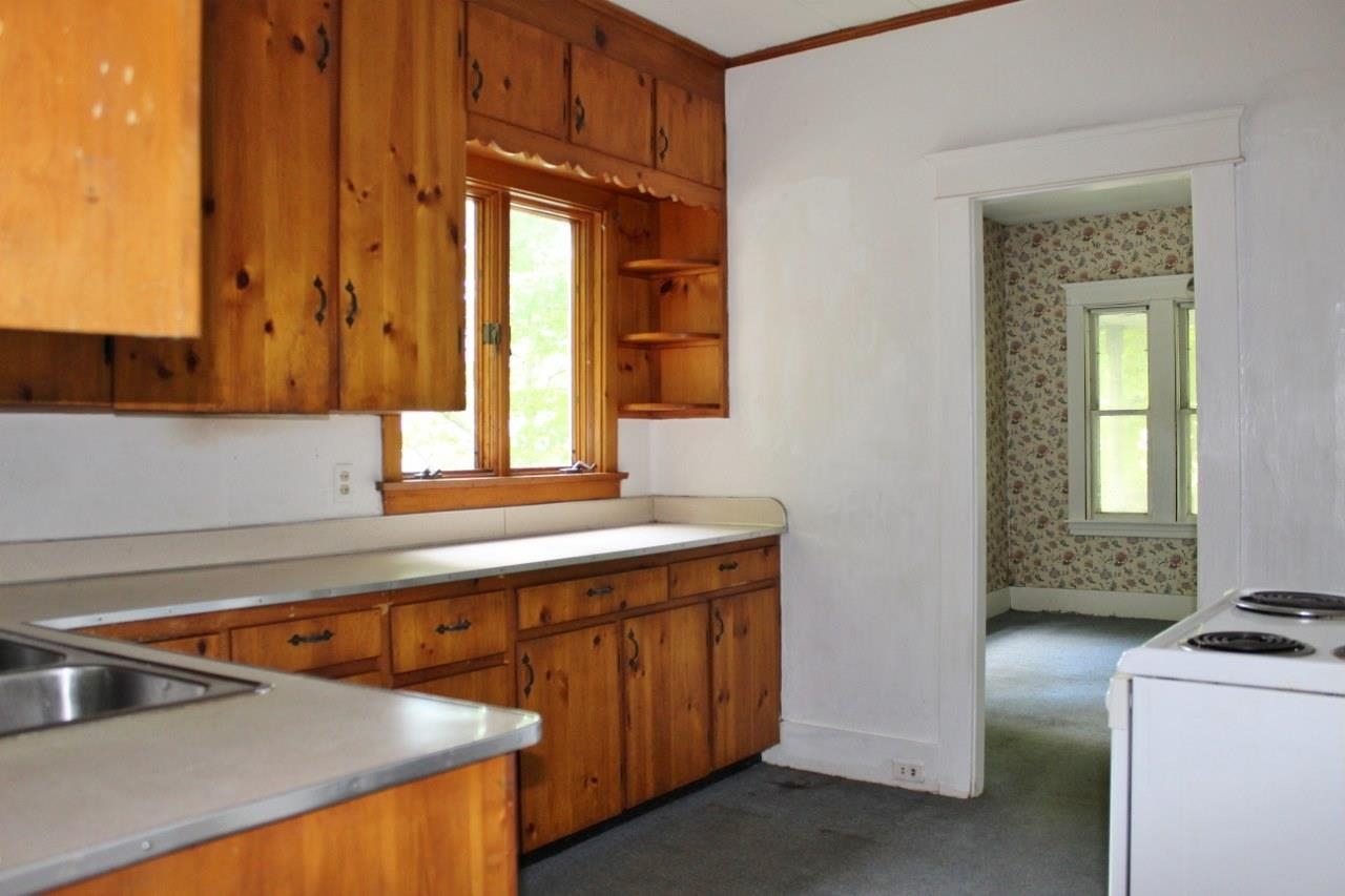 311 Clinton Street Springfield, VT 05156 - Photo 6 of 18