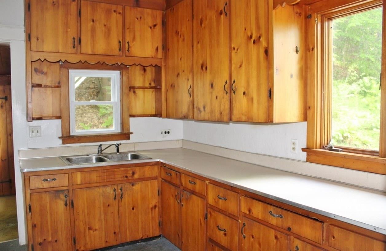 311 Clinton Street Springfield, VT 05156 - Photo 8 of 18