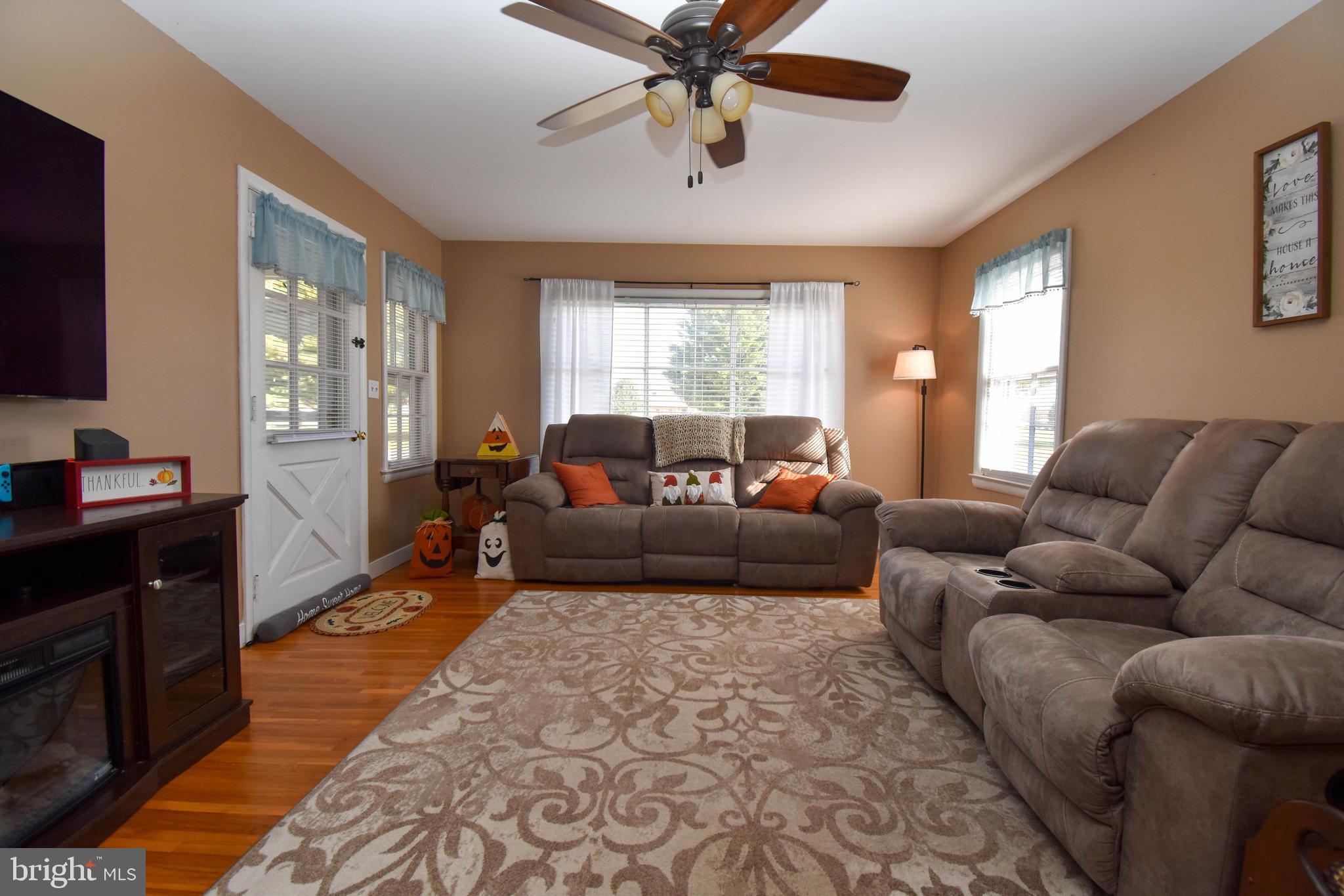 309 Robinson Street Georgetown, DE 19947 - Photo 5 of 26 a living room with furniture and a window