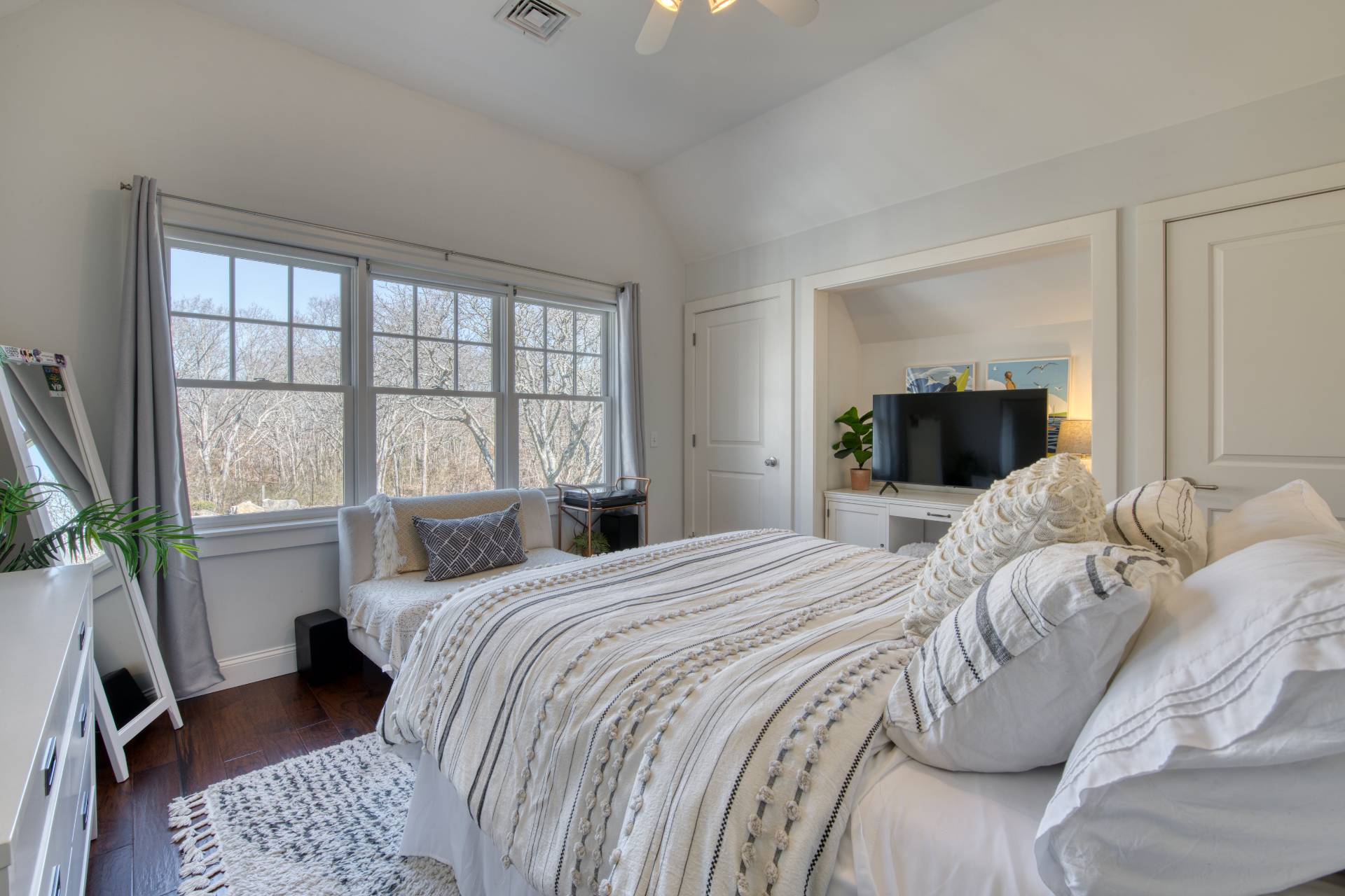 6 Wills Point Road Montauk, NY 11954 - Photo 9 of 16 a bedroom with a bed and a large window
