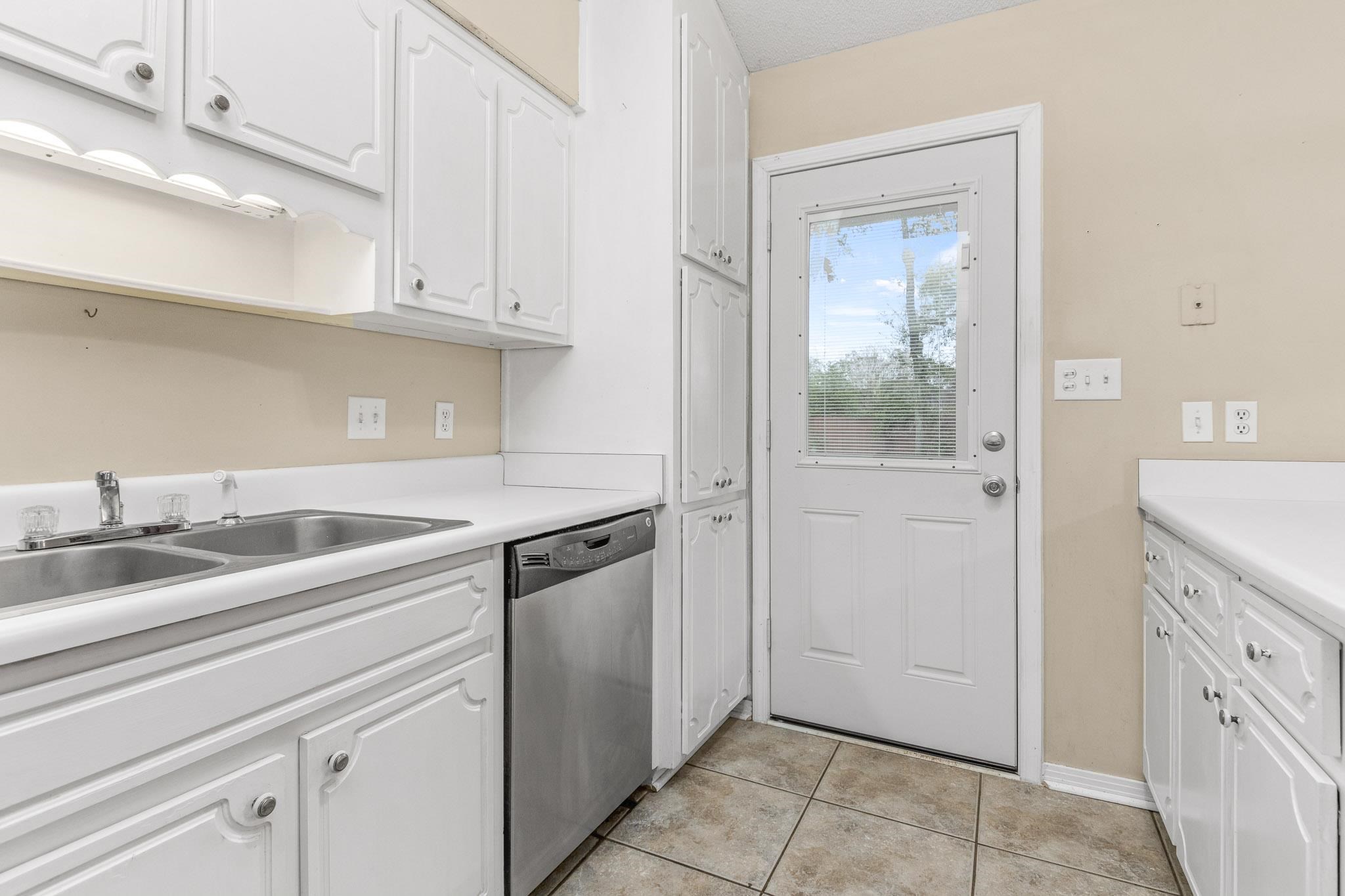 4721 Frontier Road Pace, FL 32571 - Photo 9 of 31