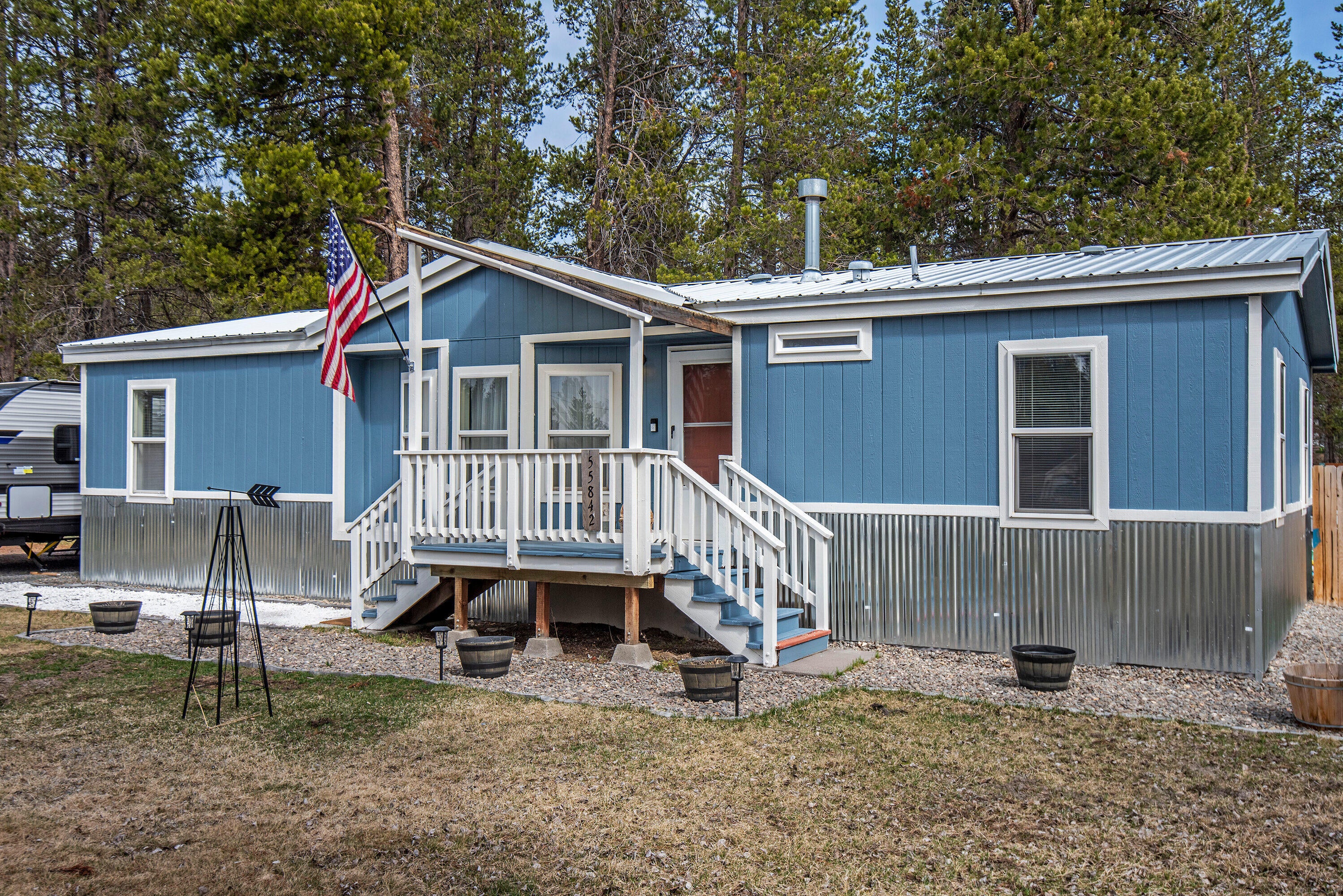 55842 Swan Road Bend, OR 97707 - Photo 3 of 25 Fresh exterior paint and skirting!