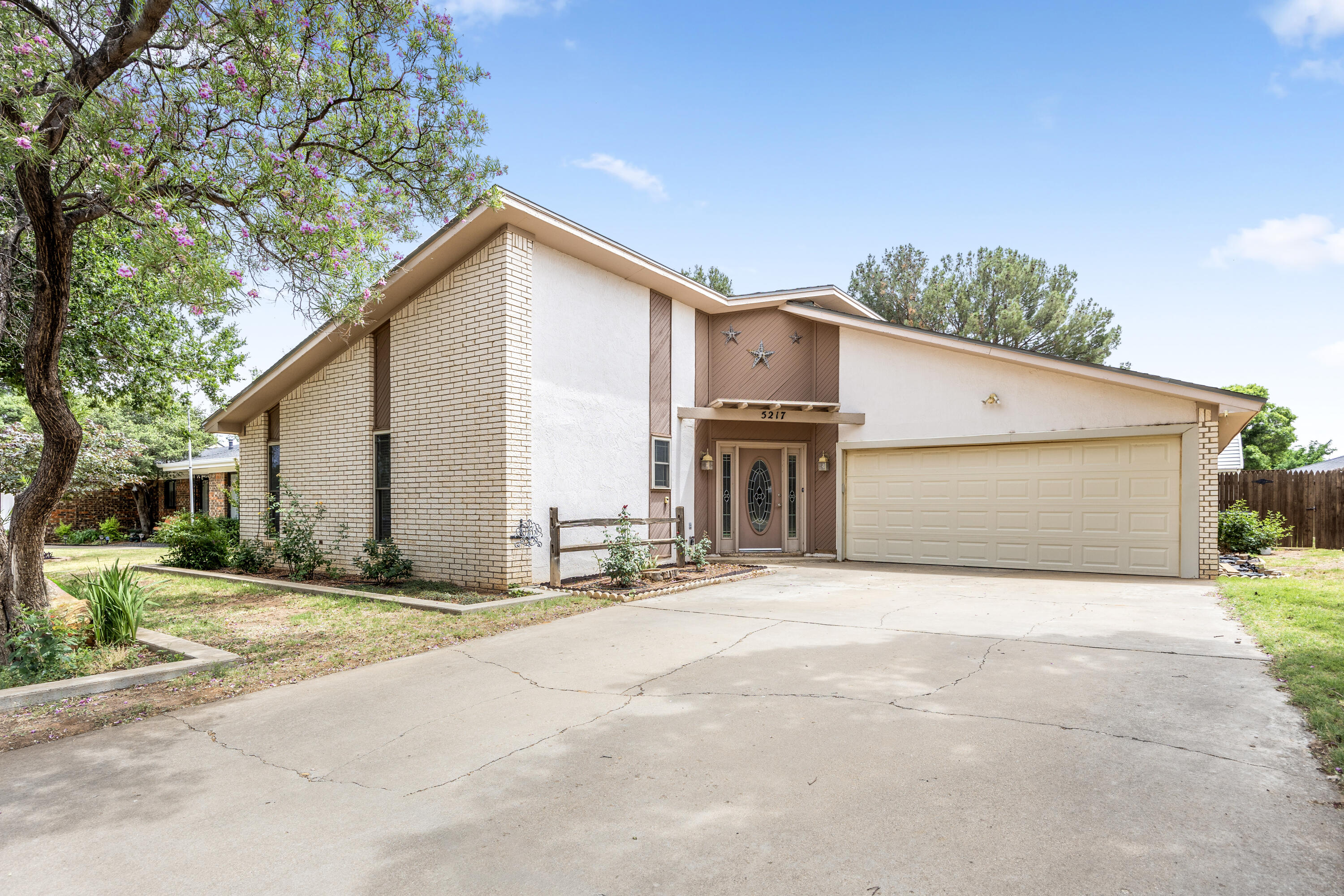 5217 89th Street Lubbock, TX 79424 - Photo 3 of 41 B66A1011copy