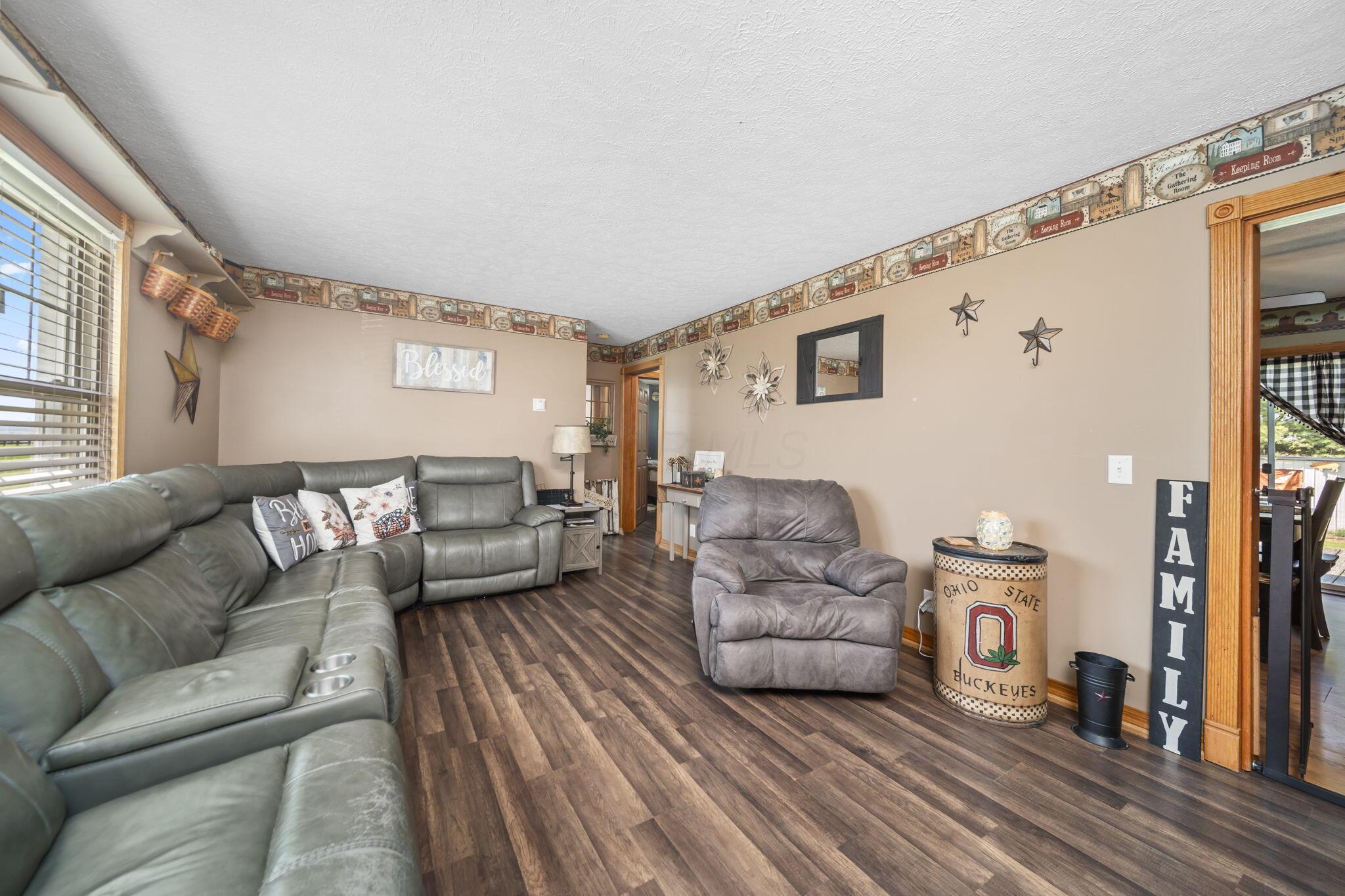 29521 Kime-Holderman Road Circleville, OH 43113 - Photo 9 of 58 Livingroom 1