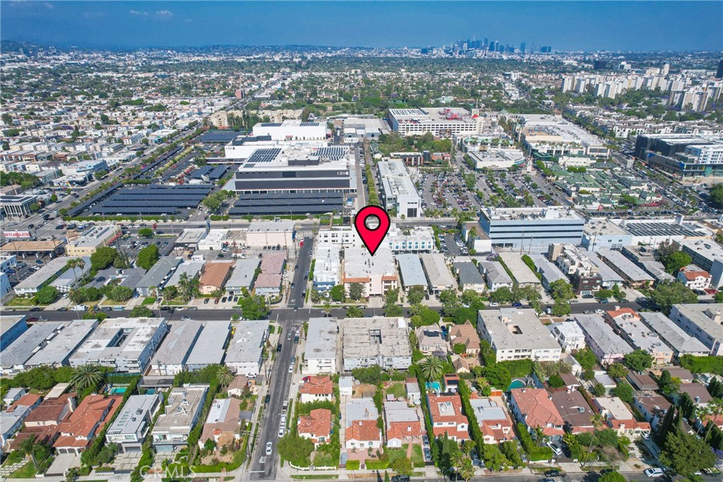 104 South Hayworth Avenue, Unit 204 Los Angeles, CA 90048 - Photo 35 of 52 an aerial view of multiple house