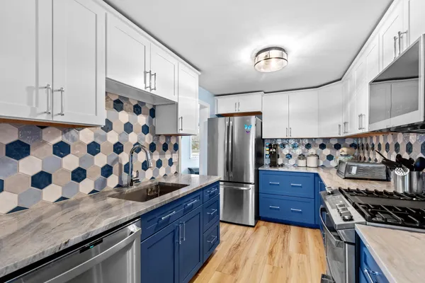 $445,000 | 4 Harbor Hill Drive, Unit 4, Buzzards Bay, MA 02532