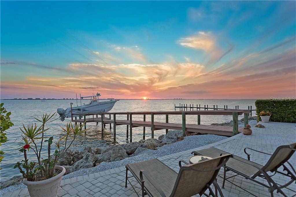 910 Whitakers Lane Sarasota, FL 34236 - Photo 1 of 1