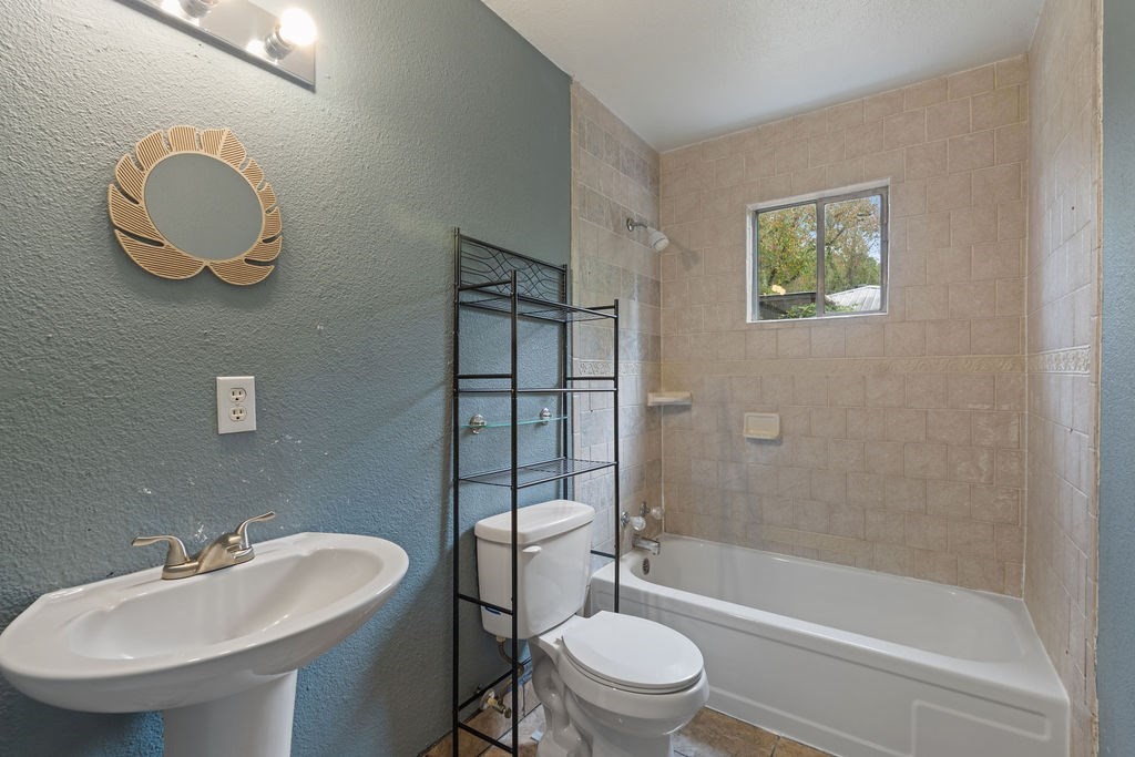 2915 Freeman Street Lufkin, TX 75901 - Photo 22 of 31 a bathroom with a toilet a sink and bathtub