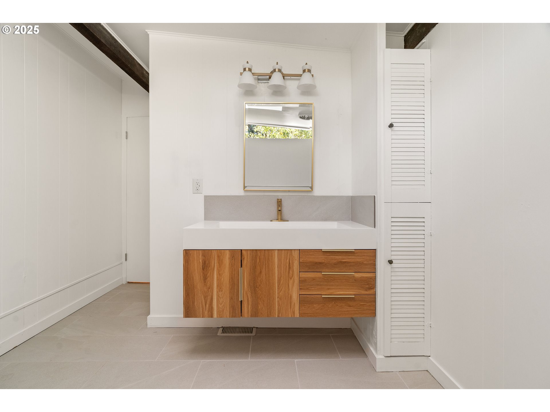 4778 Southeast Naef Road Milwaukie, OR 97267 - Photo 28 of 43 a bathroom with a sink and a mirror