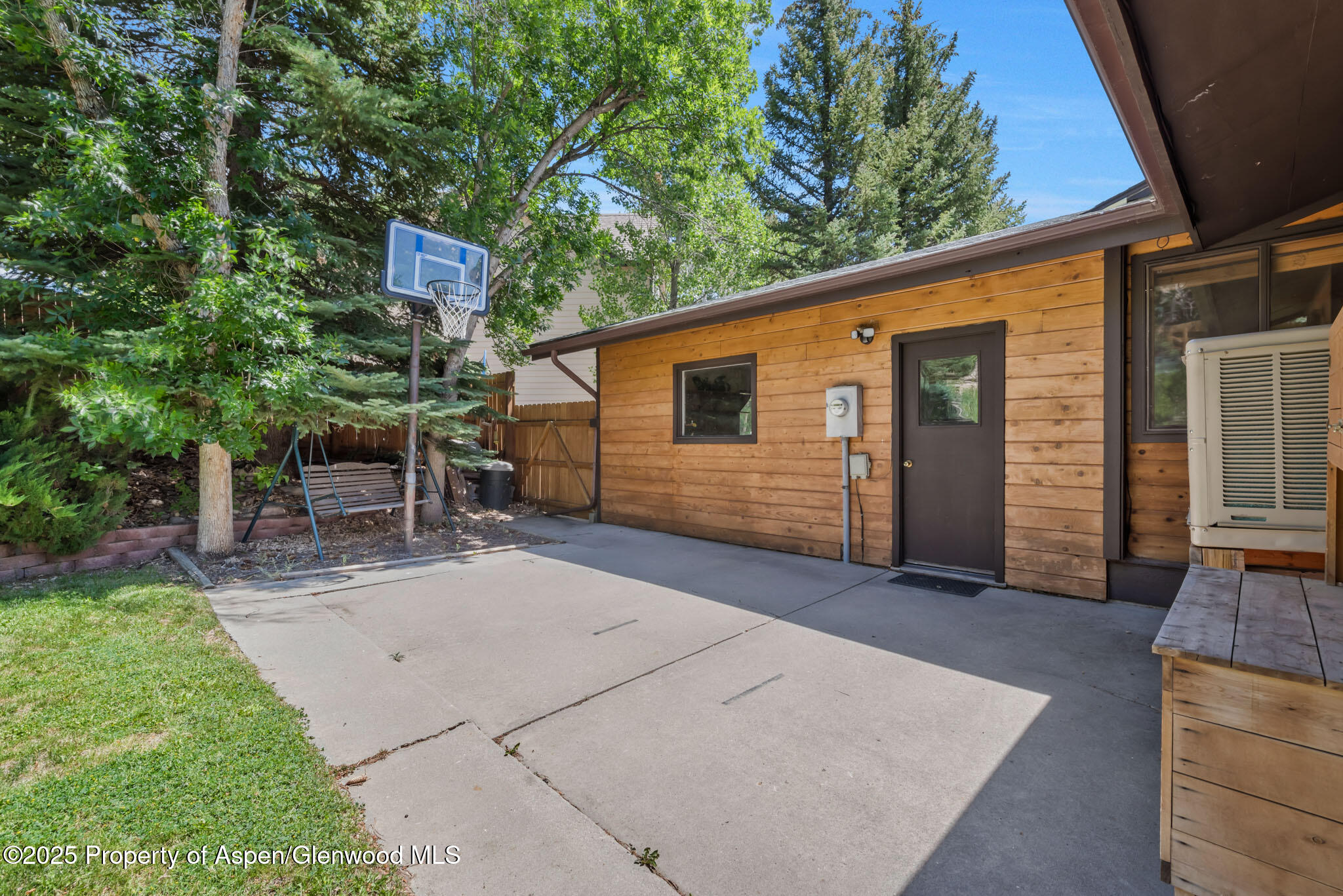 922 Steele Court Craig, CO 81625 - Photo 94 of 115 a backyard of a house with table and chairs