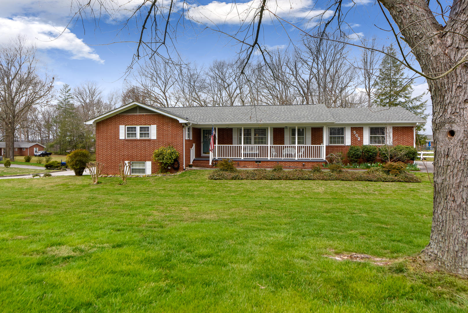 WELCOME TO 562 WEST HUNT ROAD