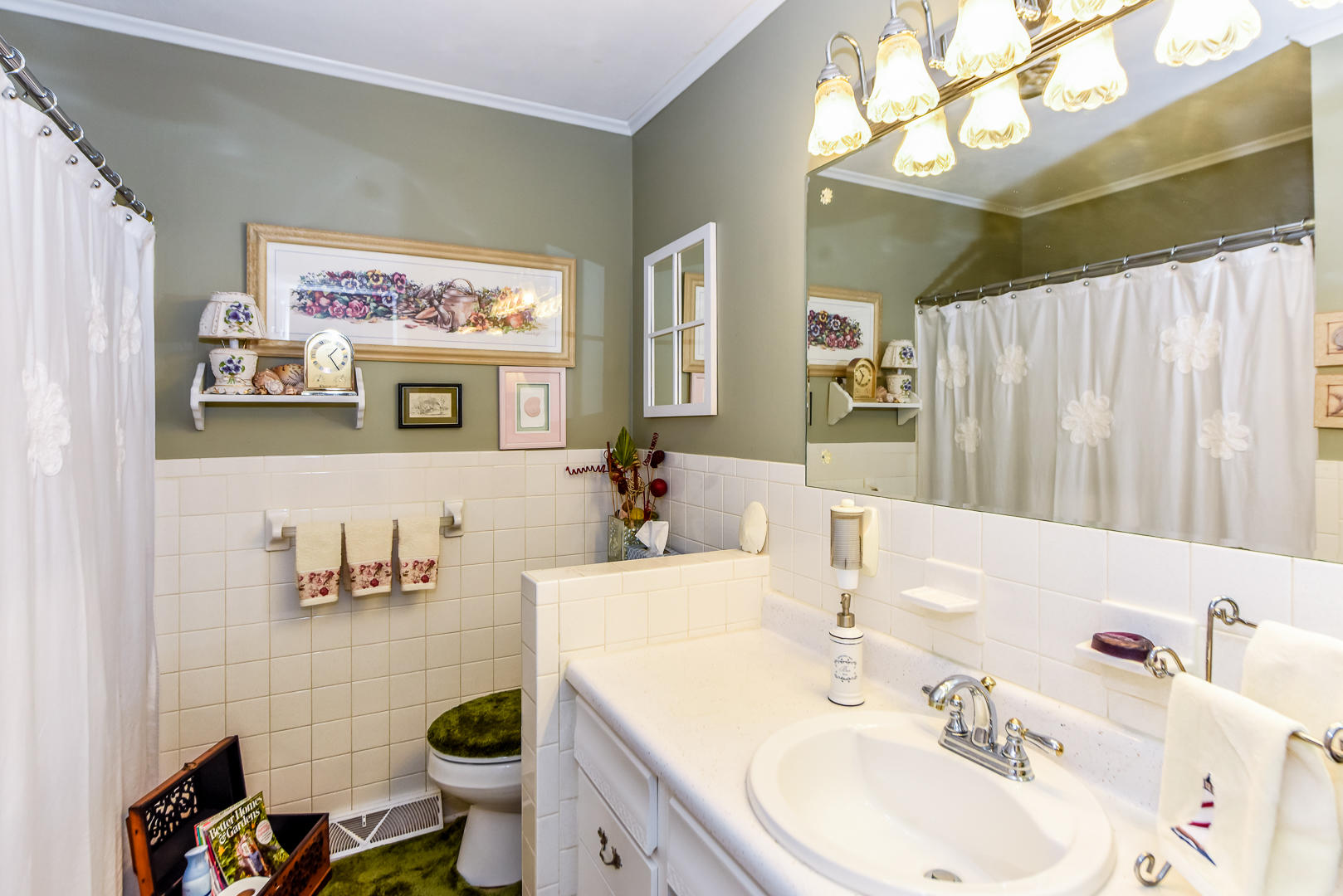 562 West Hunt Road Alcoa, TN 37701 - Photo 14 of 23 HALL FULL BATH