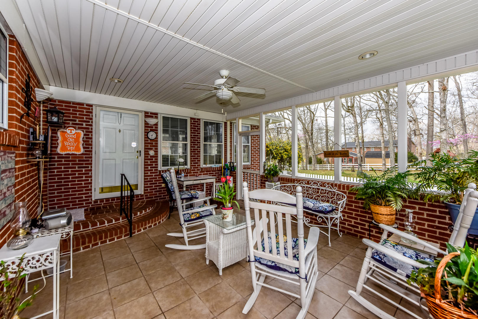 562 West Hunt Road Alcoa, TN 37701 - Photo 21 of 23 10X20 SCREENED PORCH