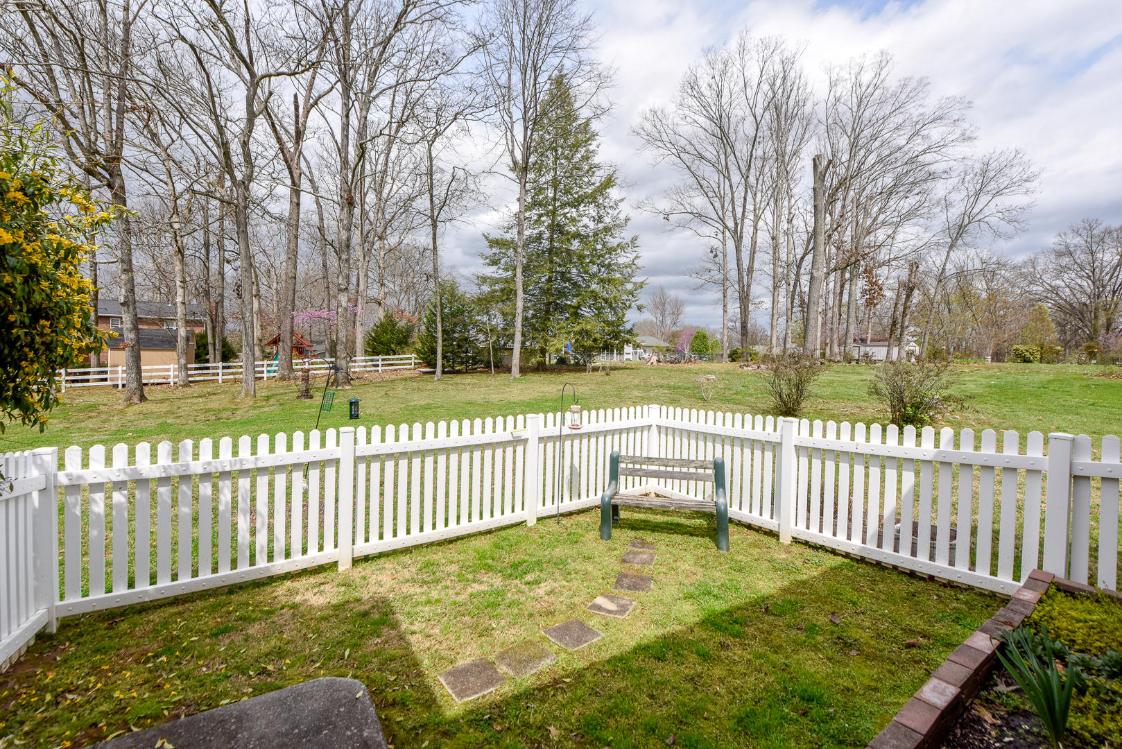562 West Hunt Road Alcoa, TN 37701 - Photo 22 of 23 FENCED DOG YARD
