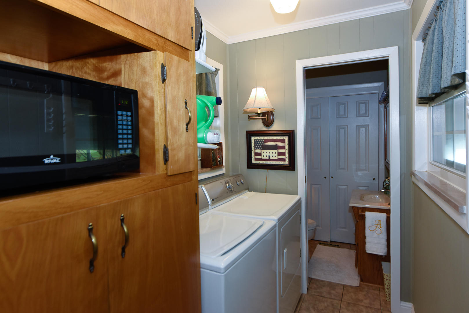 562 West Hunt Road Alcoa, TN 37701 - Photo 8 of 23 MAIN LEVEL LAUNDRY
