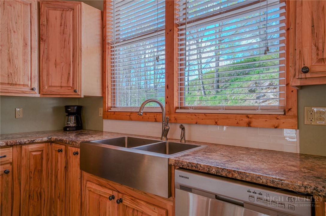 426 Cook Town Road Bakersville, NC 28705 - Photo 9 of 50