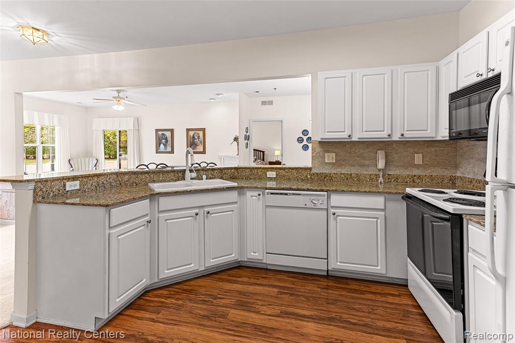 1637 Deepwood Circle Rochester, MI 48307 - Photo 13 of 34
