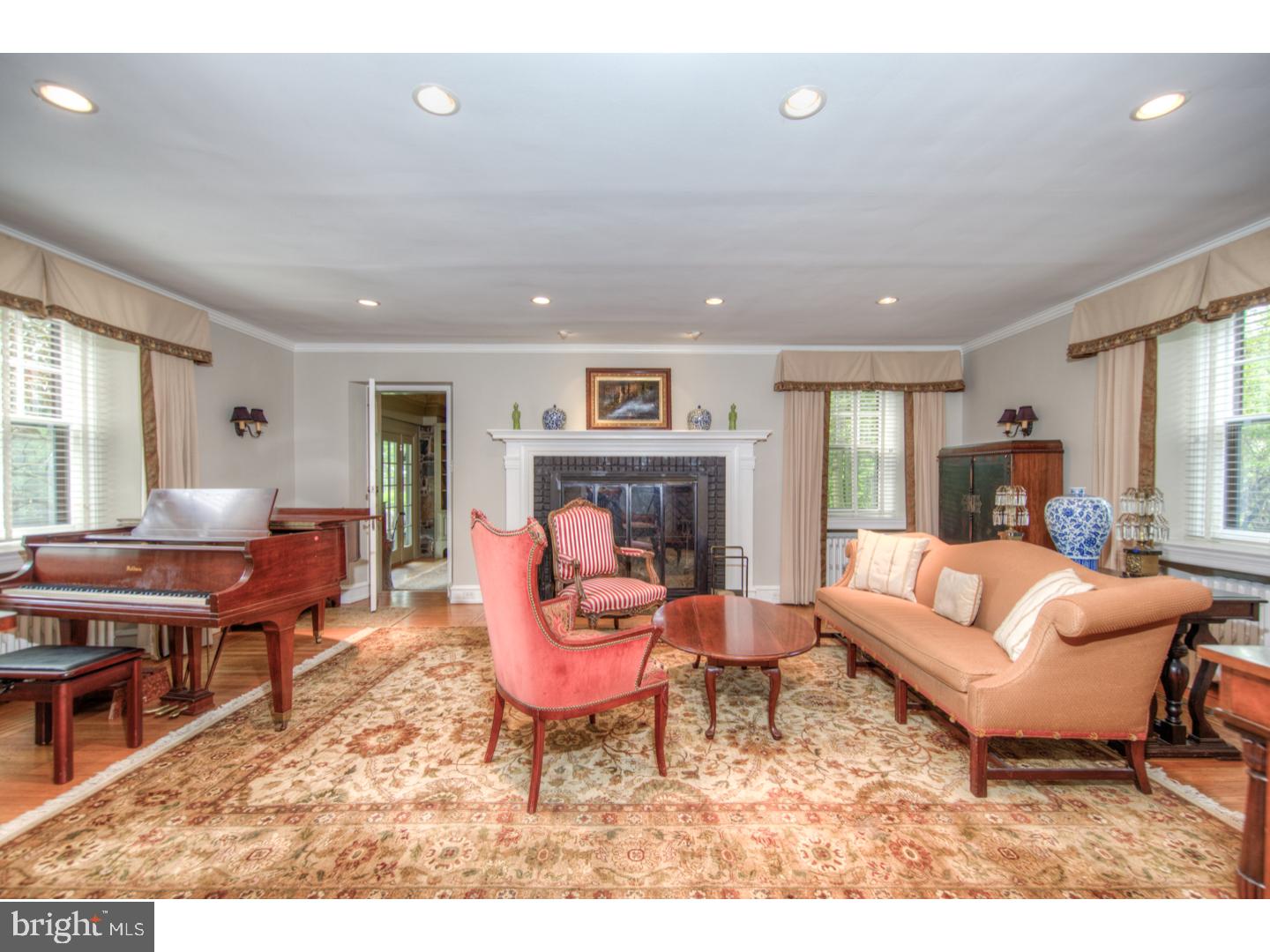 506 Glenmary Lane Wayne, PA 19087 - Photo 12 of 25 Living Room