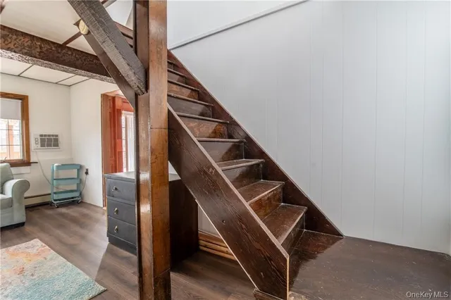 a view of an entryway with workspace