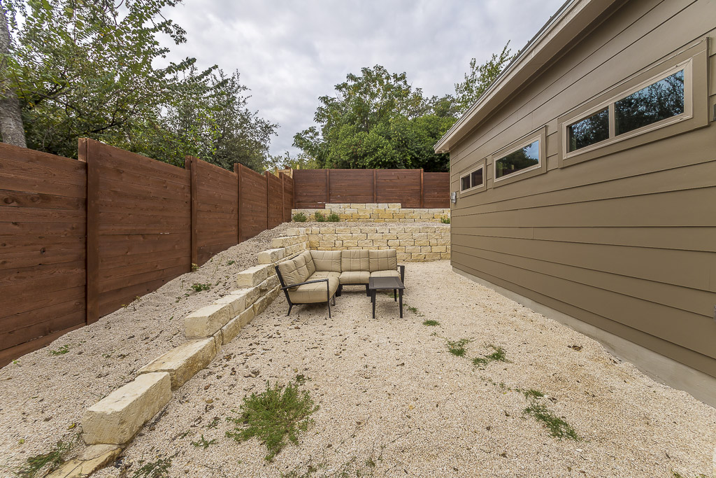 2501 East 9th Street Austin, TX 78702 - Photo 30 of 38 a backyard of a house with table and chairs