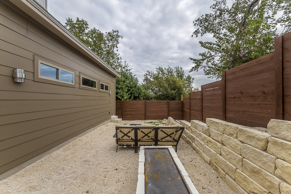 2501 East 9th Street Austin, TX 78702 - Photo 31 of 38 a backyard of a house with table and chairs