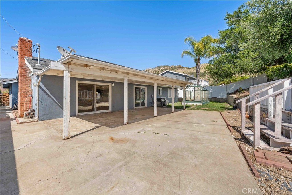 6664 Tapley Street Simi Valley, CA 93063 - Photo 10 of 31 Covered cement patio