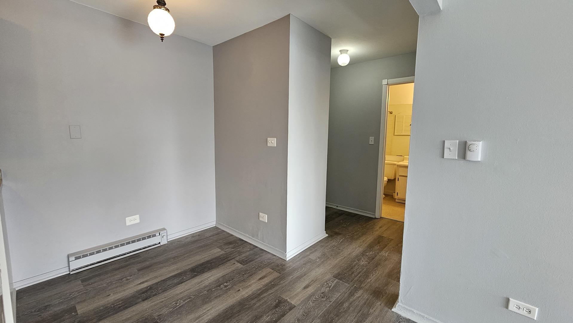 850 East Old Willow Road, Unit 218 Prospect Heights, IL 60070 - Photo 5 of 6 a view of a livingroom with wooden floor