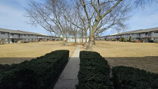 $1,575 | 850 East Old Willow Road, Unit 218, Prospect Heights, IL 60070