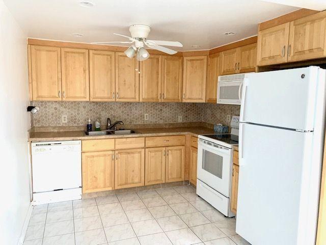 1009 Rexford Drive Boca Raton, FL 33434 - Photo 2 of 21 Kitchen