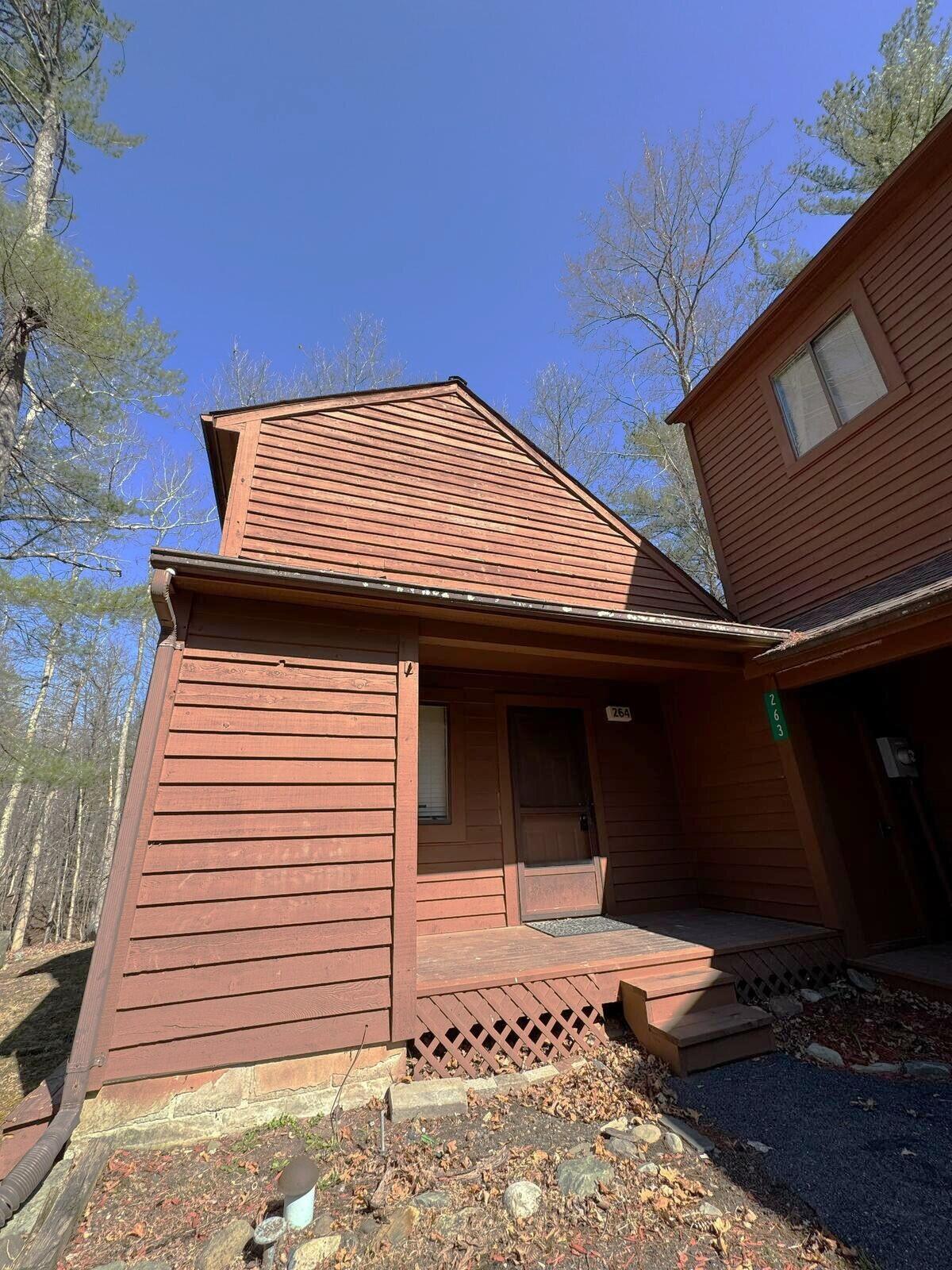 264 Bristol Way Bushkill, PA 18324 - Photo 2 of 24 a front view of a house