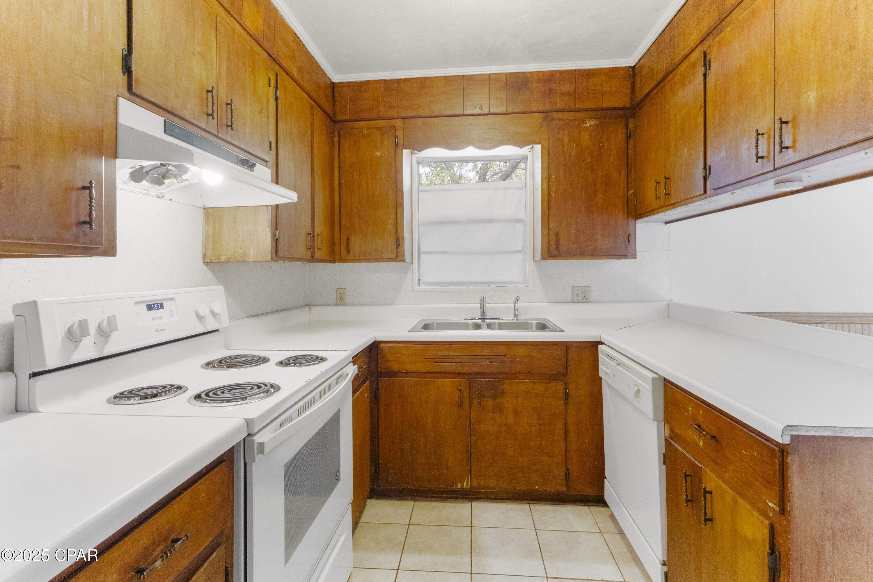 540 4th Street Chipley, FL 32428 - Photo 2 of 34