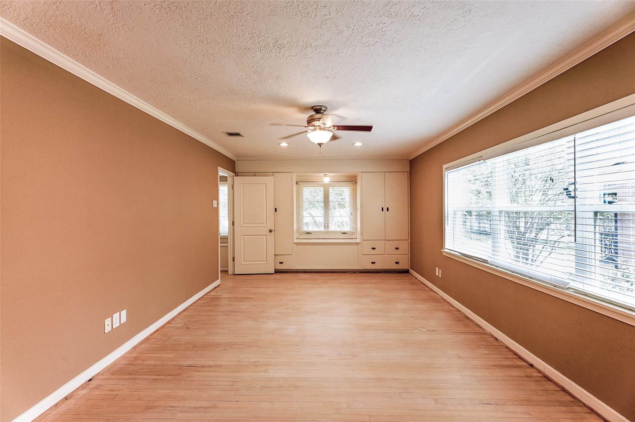 3827 Drake Street Houston, TX 77005 - Photo 17 of 29 Primary Bedroom