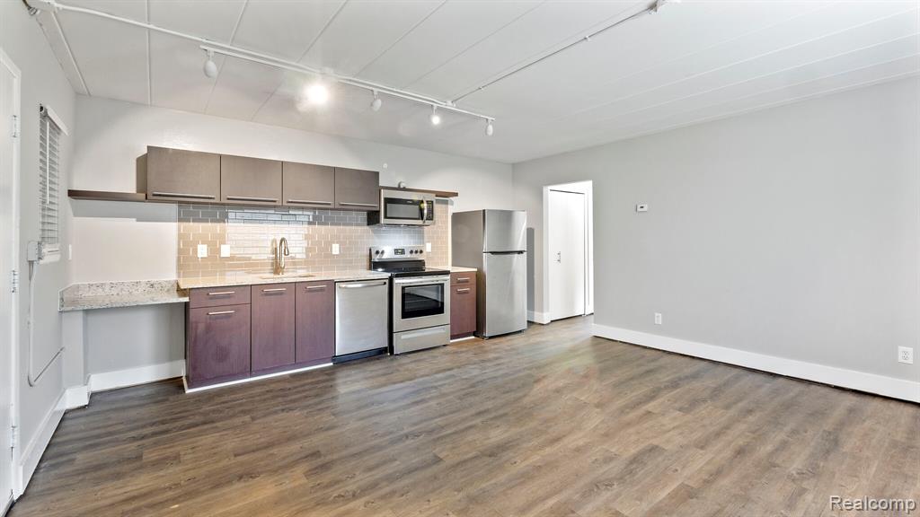 1050 North Adams Road, Unit 201 Birmingham, MI 48009 - Photo 3 of 15
