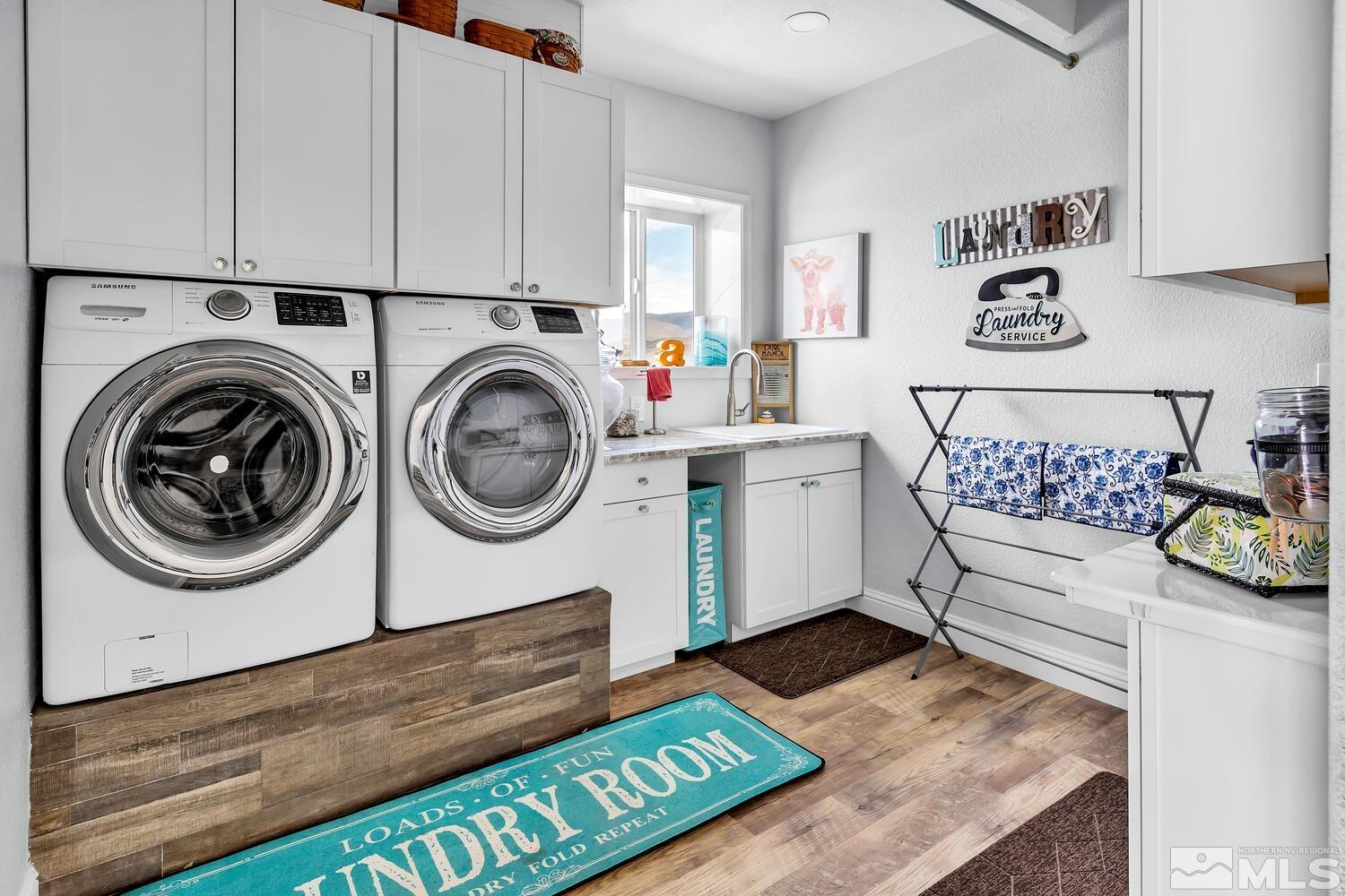 3100 Yellow Tail Road Reno, NV 89510 - Photo 35 of 40 a utility room with dryer and washer