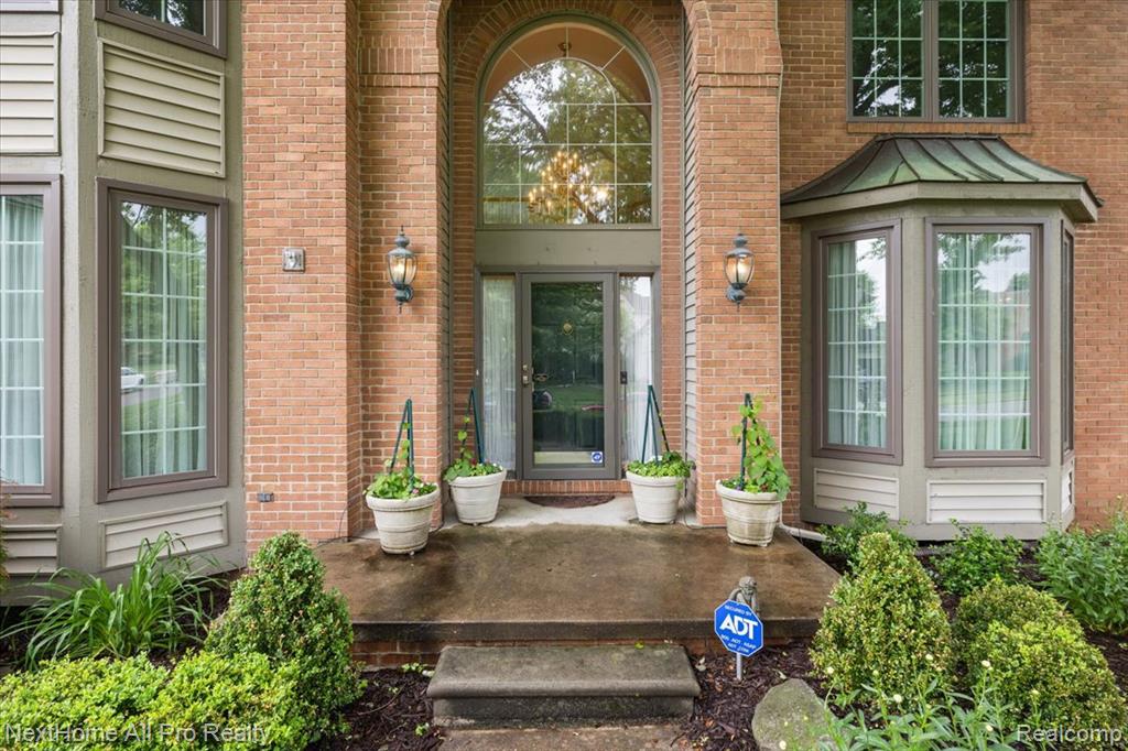 2116 Mapleridge Road Rochester Hills, MI 48309 - Photo 5 of 57